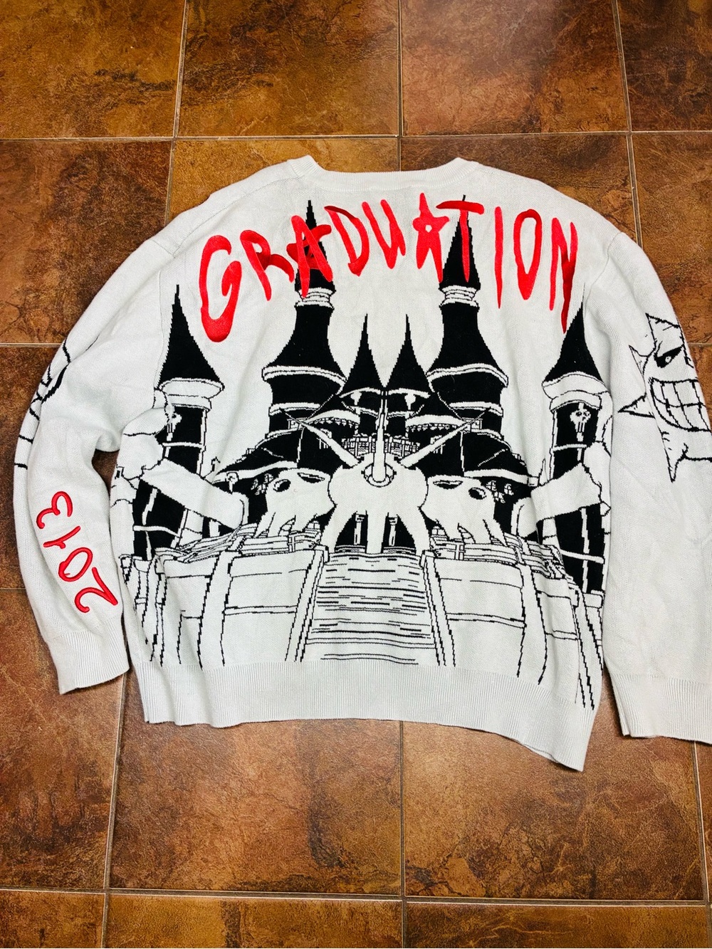 Sora Graduation' Crewneck Sweater with Red Accents